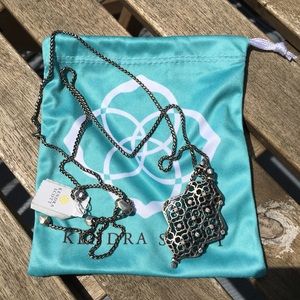 Kendra Scott necklace